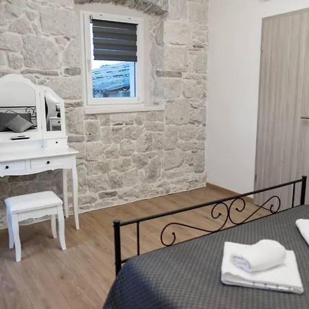 Holiday Home Vrkic With Hot Tub Omis Exterior photo