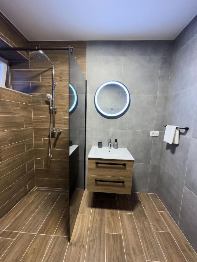 Vrkic With Hot Tub Omis