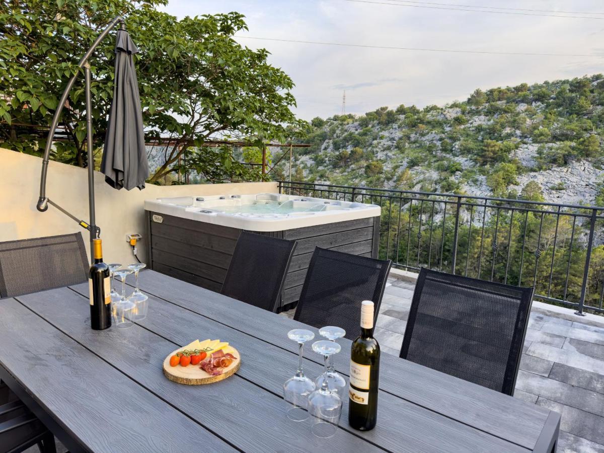 Počitniška hiša Vrkic With Hot Tub *