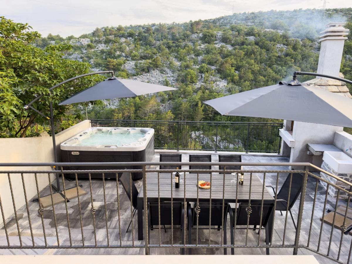 Počitniška hiša Vrkic With Hot Tub